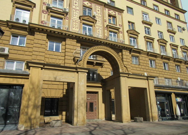 Бесплатная пешеходная экскурсия «Дома и судьбы Никитского бульвара» от компании «Твоя Москва»