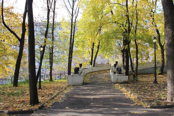 Бесплатная пешеходная экскурсия «Осколки Садового кольца» от компании «Твоя Москва»