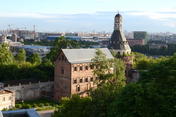 Пешеходная экскурсия «На крыше ЗИЛа» от компании «Твоя Москва»