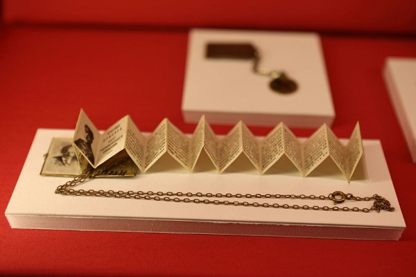 Выставка «Три цвета правды»