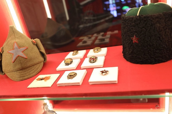 Выставка «Три цвета правды»