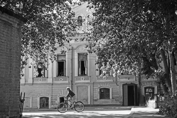 Фотовыставка «Душа московских улиц. Владимир Степанов»