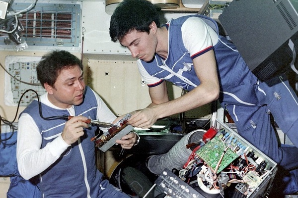 Фотовыставка «803 дня на орбите Земли»