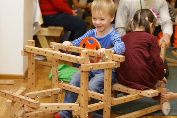Детская интеллектуальная игротека «Город конструкторов в стране Паровозия»