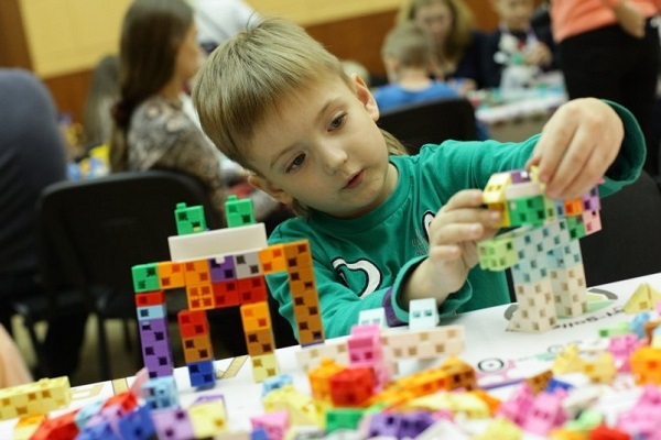 Детская интеллектуальная игротека «Город конструкторов в стране Паровозия»