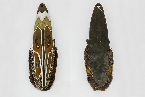 Выставка ритуальных масок «Из дальних стран и океанов»