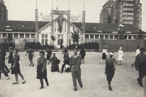 Выставка «Парк Горького: Фабрика счастливых людей»