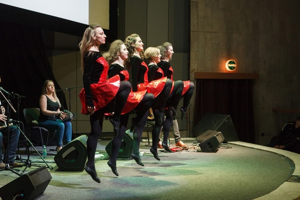 Ирландская музыка и танцы на Самайн с Boxing Banjo