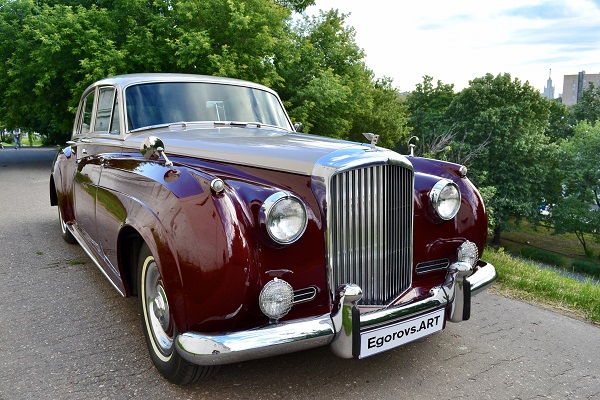 Выставка и аукцион «Редкие автомобили – 2018»