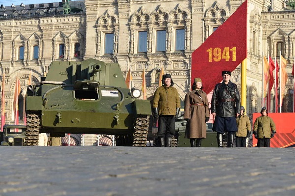 Военно-исторический парад на Красной площади 7 ноября 2018 г.