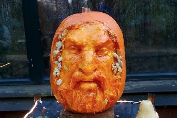 Опен-эйр выставка тыквенных скульптур «Время жизни»