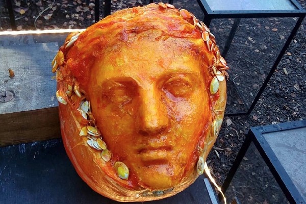 Опен-эйр выставка тыквенных скульптур «Время жизни»