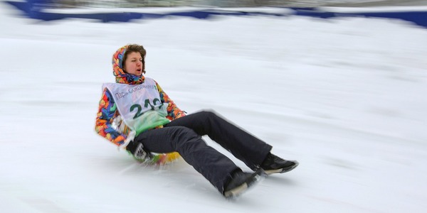 В Московских парках открылись первые зимние горки