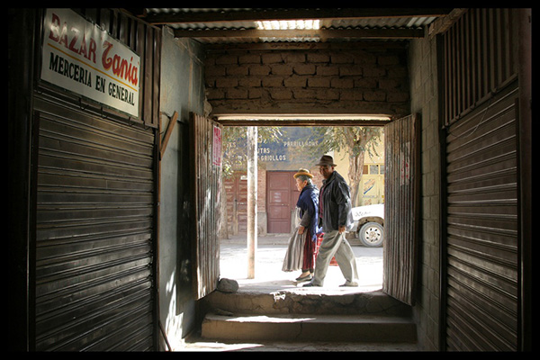 Выставка фотографий «Перекрёстки миров»