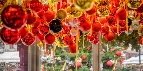 Кузница, передвижная колокольня и чай в варежке: Рождество в парках Москвы