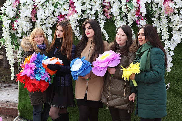 Международный женский день 8 Марта в парках Москвы