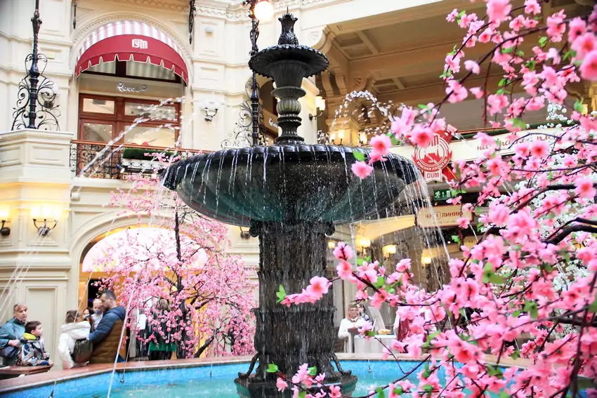 Фонтан в ГУМе