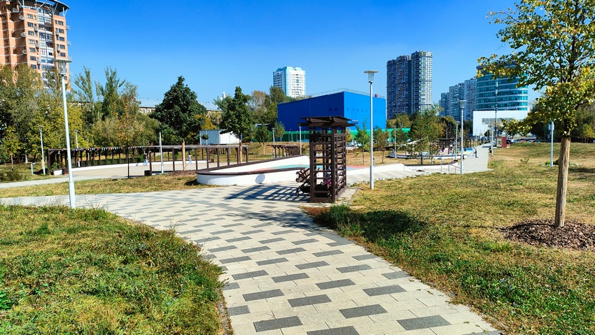 Детские площадки в Академическом парке
