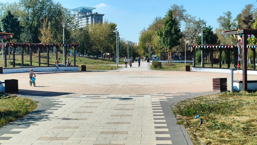 Детские площадки в Академическом парке