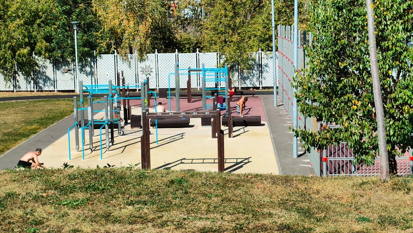 Спортивные площадки в Академическом парке