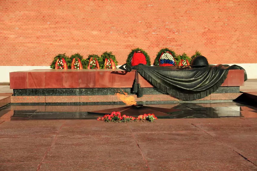 Могила неизвестного солдата в Александровском саду