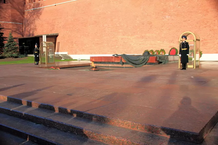 Вечный огонь в Александровском саду