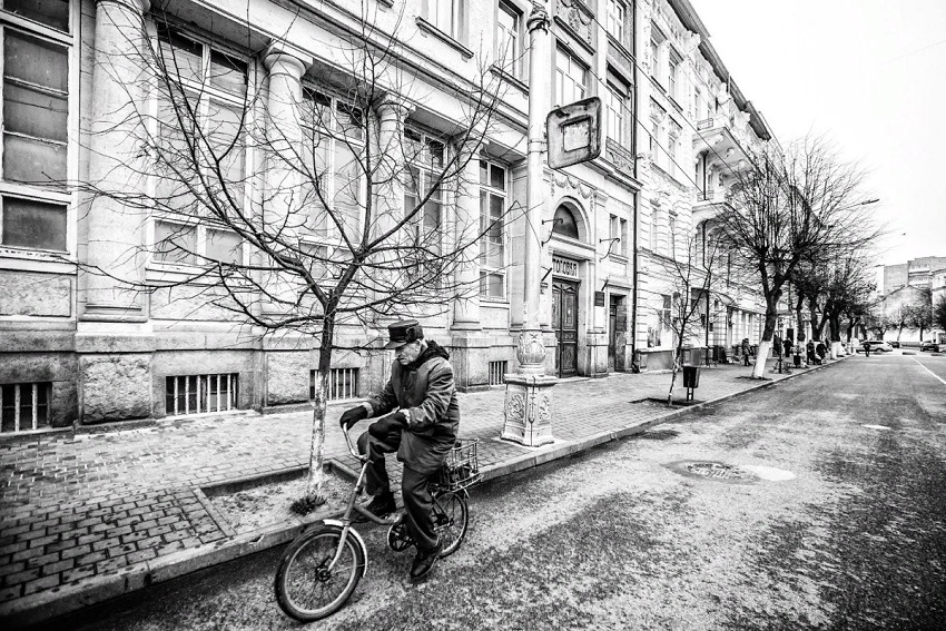 Выставка фотографий Александра Тарасенкова «Анклав»