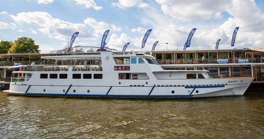 Круиз на теплоходе Барс в Международный женский день