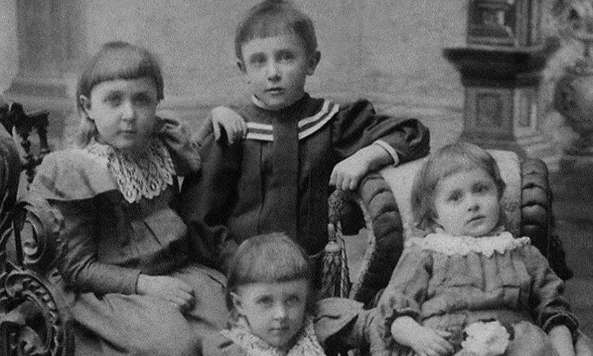 Выставка «Братья Булгаковы»