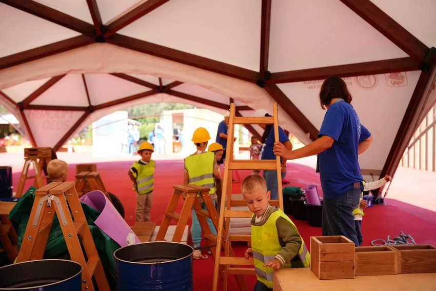 Необычная строительная детская площадка открылась в Лужниках