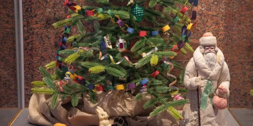 Выставка «Война: день за днем» о праздновании Нового года на фронте и в тылу