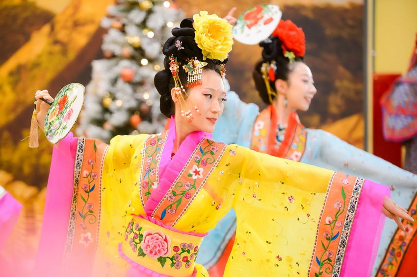 Фестиваль лунного пряника на ВДНХ: китайское шоу, показ мод и мастер-классы