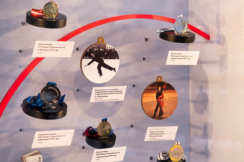 «Все на лед!»: на катке ВДНХ открыта экспозиция отечественных достижений в зимних видах спорта