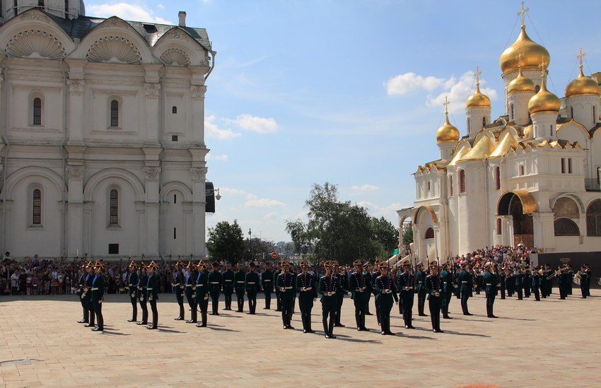 Первая в этом году церемония развода караулов в Кремле пройдет 19 апреля