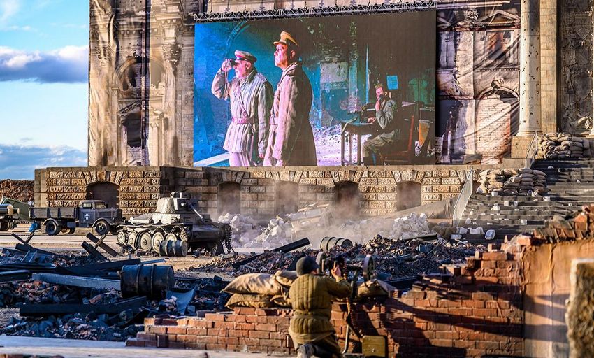 Военные фильмы, реконструкции и спектакли: майские праздники в кинопарке «Москино»