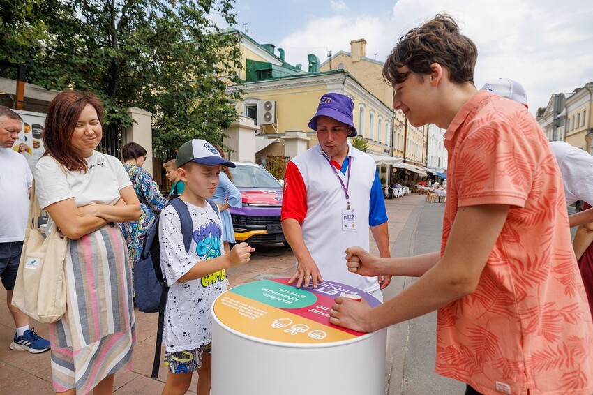 На площадках «Лета в Москве» пройдет чемпионат по игре «Камень, ножницы, бумага»