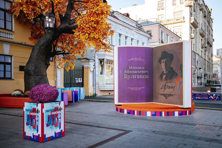 «Свет сквозь века»: уникальная литературная площадка со световым шоу открылась на Садовой-Самотечной улице