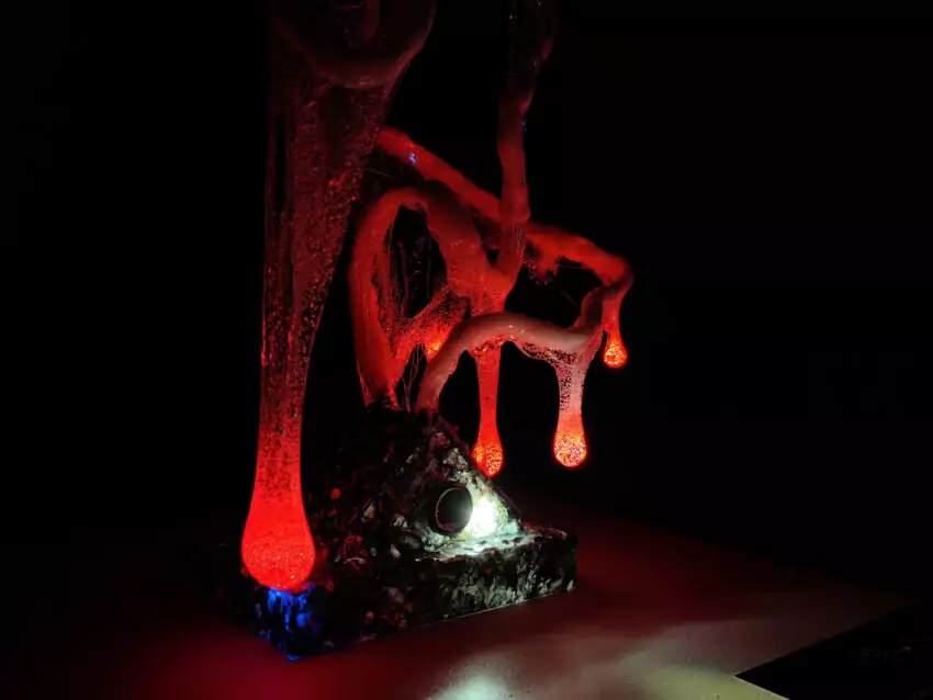 Выставка «Чёрный вигвам»: путешествие вглубь бессознательного