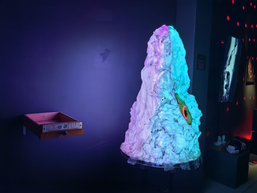 Выставка «Чёрный вигвам»: путешествие вглубь бессознательного