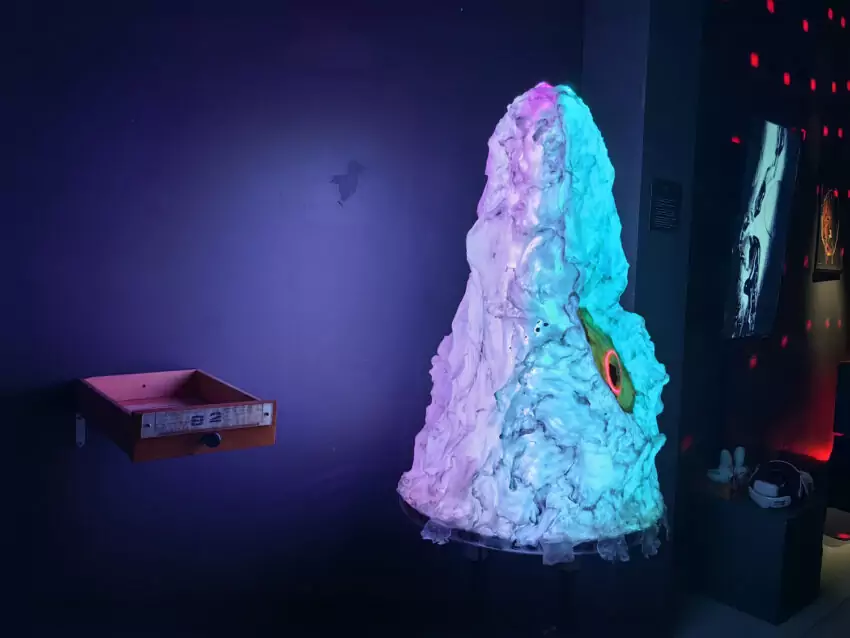 Выставка «Чёрный вигвам»: путешествие вглубь бессознательного