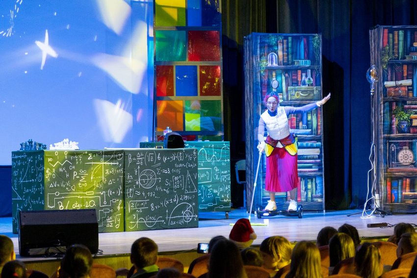 Детский спектакль «Учёная семейка и роботы»