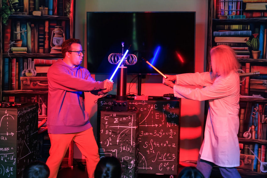 Детский спектакль «Учёная семейка и роботы»