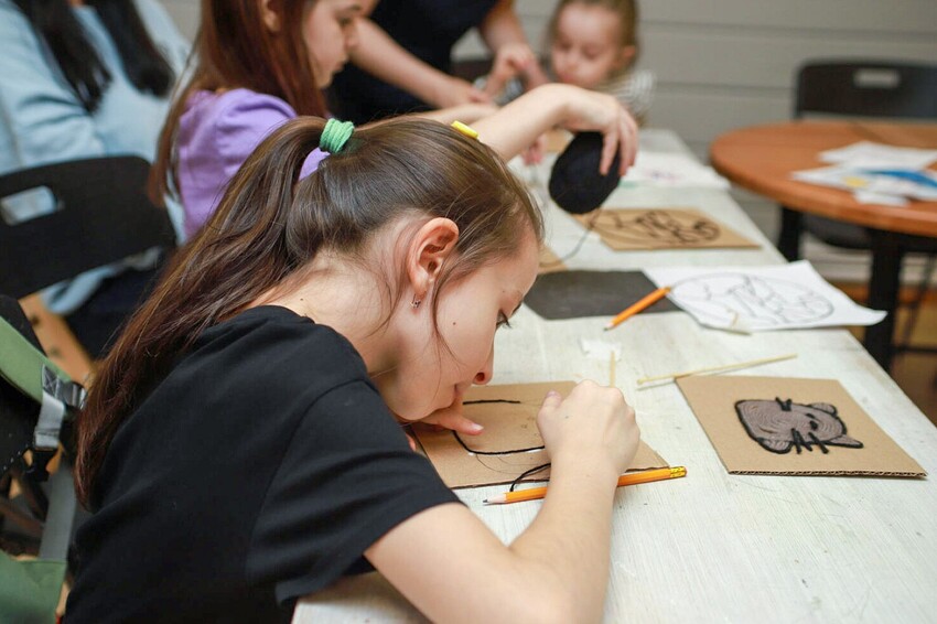 Выучить азбуку Морзе и погрузиться в арт-терапию: как провести выходные в столичных парках