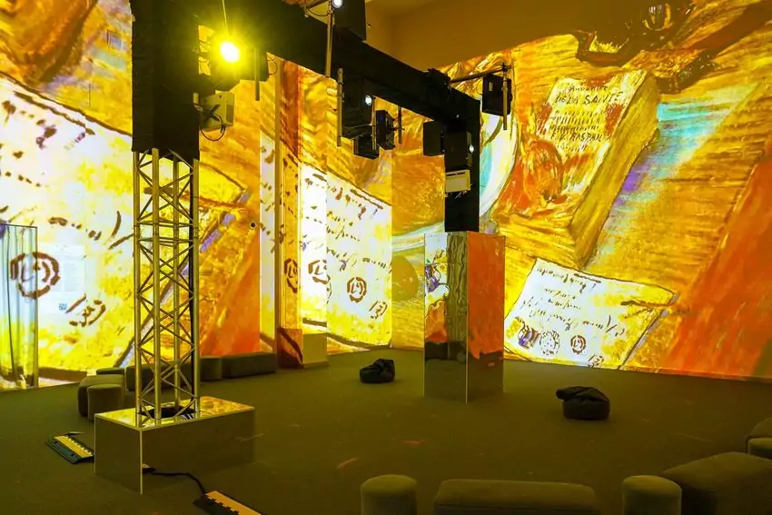 Иммерсивная мультимедийная выставка «Быть Ван Гогом» на ВДНХ