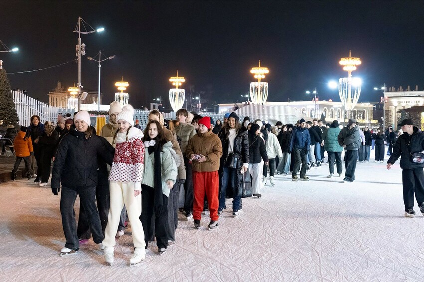 Музыкальные вечера под открытым небом: ВДНХ запускает цикл мероприятий «Музыка в подарок» пройдет на катке ВДНХ