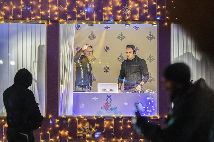 Музыкальные вечера под открытым небом: ВДНХ запускает цикл мероприятий «Музыка в подарок» пройдет на катке ВДНХ