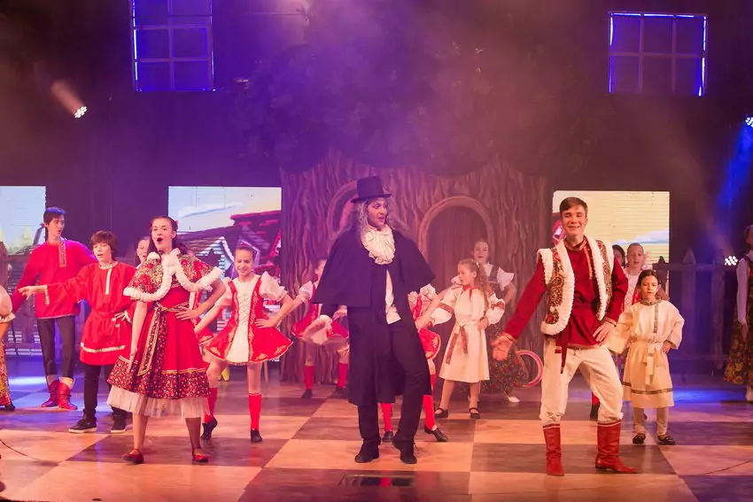 Шоу «Дед Мороз и Баба Яга спасают Новый год»