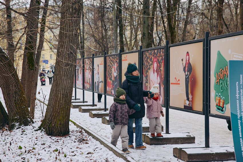 «Добрая елка»: в Москве открылась фотовыставка о детских мечтах, которые стали реальностью