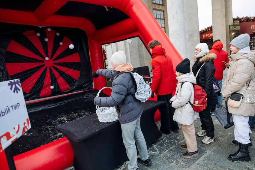 Москвичи построят снежную крепость и сыграют в гольф-хоккей в «Лужниках»