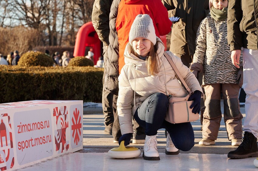 Москвичи построят снежную крепость и сыграют в гольф-хоккей в «Лужниках»
